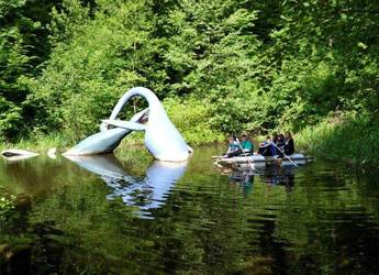 Zum Styrassic Park gehören auch ein Teich und ein Restaurant.